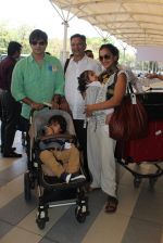 Vivek Oberoi, Priyanka Alva, Suresh Oberoi snapped at Airport on 20th Feb 2016